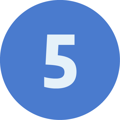 En femma i en blå cirkel